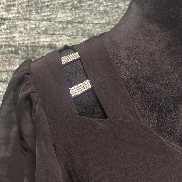 Adele‎ & May Women’s Black Sheer SS Rhinestone Shoulder Accents Top Large - Picture 6 of 8